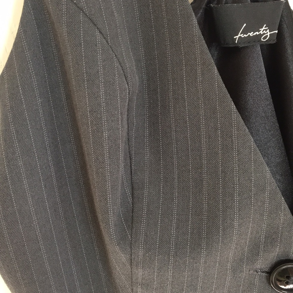 Vest - Picture 3 of 3